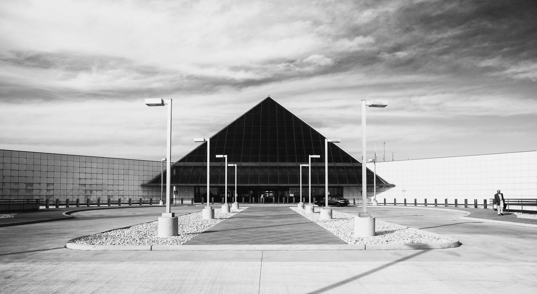 Leading-Lines Symmetry