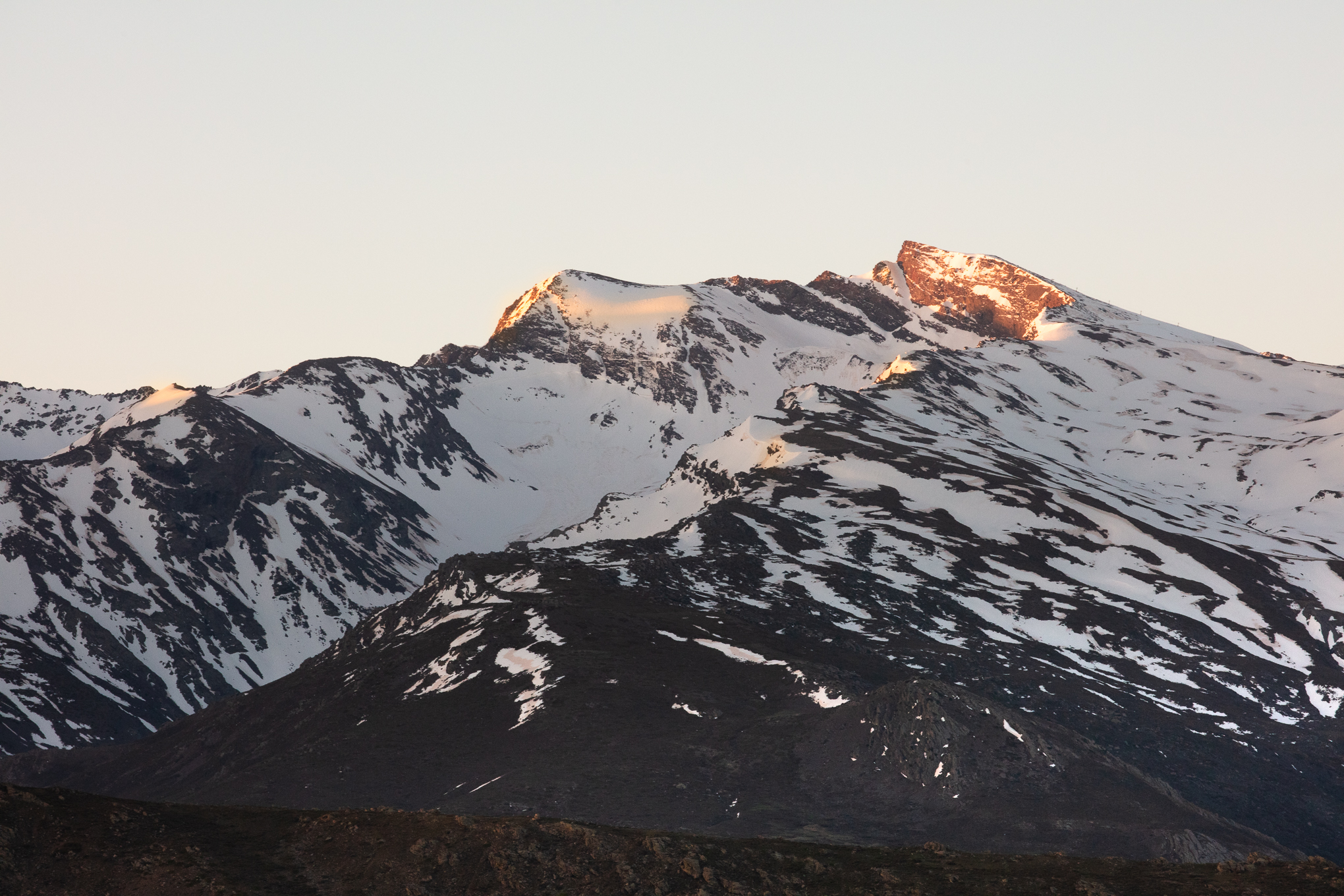 Lever de soleil saisissant à Veleta, Sierra Nevada Sunrise striking Veleta, Sierra Nevada